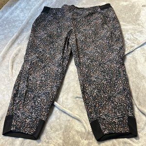 Athleta Trekkie north jogger in abstract print